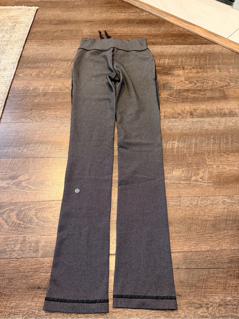 Lululemon Athletica Womens Size 4 Straight Leg Yoga Pants Gray Black Textured - Picture 4 of 6